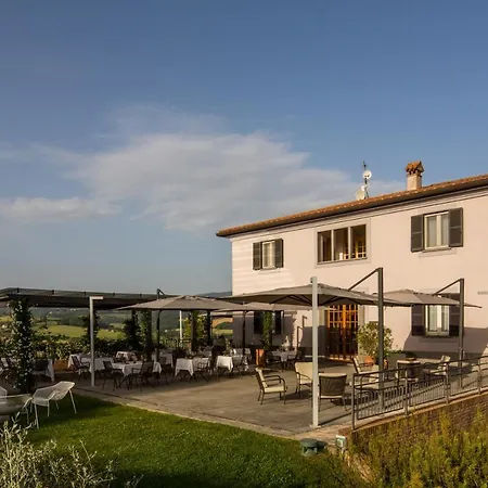 호텔 Roccafiore Wine & 4*