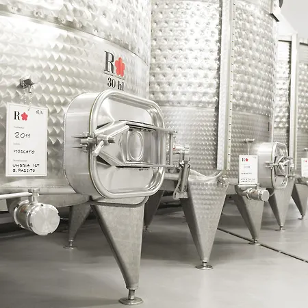 Roccafiore Wine & Ξενοδοχείο Τόντι