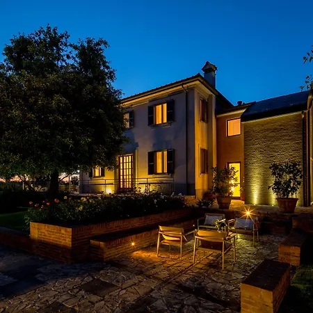 Roccafiore Wine & 토티