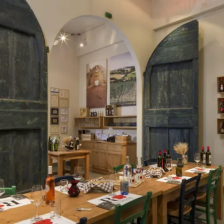 Roccafiore Wine & 호텔