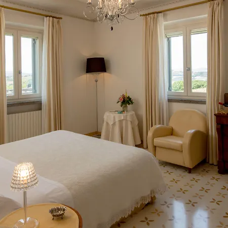 호텔 Roccafiore Wine & 4*