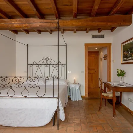 Hotel Roccafiore Wine & 4*