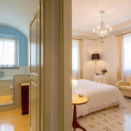 Hotel Roccafiore Wine & 4*